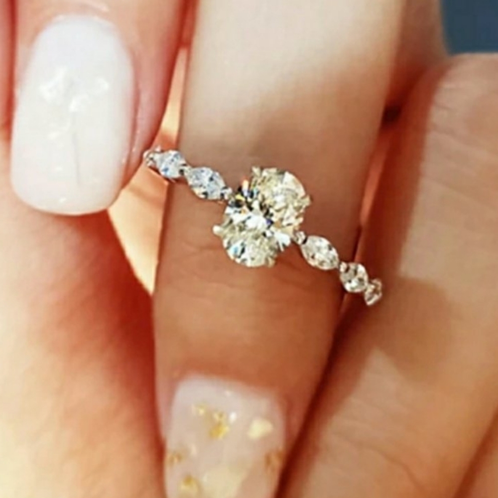 Dazzling Silver Women's Ring - Picture 2 of 6